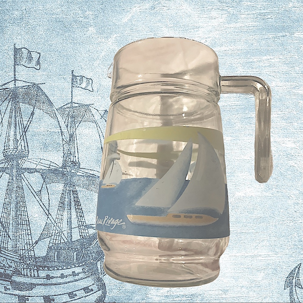 BEAU RIVAGE glass pitcher